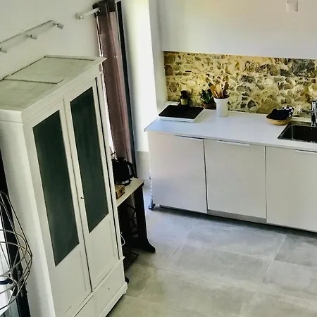 Trendy One Bedroom House, & Lagoon Semesterbostad *