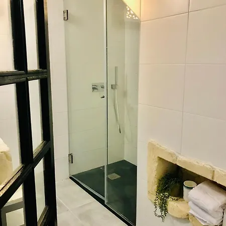 Trendy One Bedroom House, & Lagoon