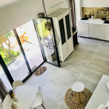 Semesterbostad Trendy One Bedroom House, & Lagoon