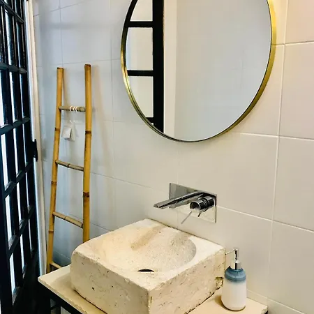 Trendy One Bedroom House, & Lagoon *