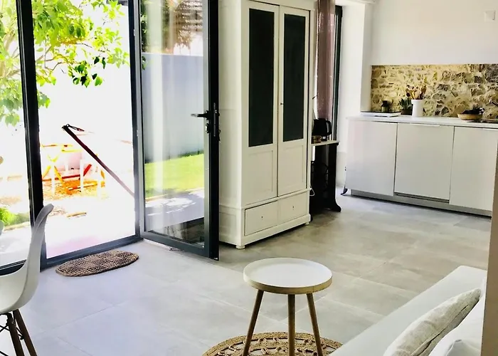 Ferienhaus Trendy One Bedroom House, & Lagoon